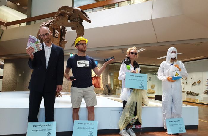 Extinction Rebellion in Stuttgart: Aktivisten protestieren verkleidet im Naturkundemuseum