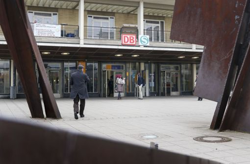 Ein 68-Jährigen hat am Bietigheimer Bahnhof einen Mann mit einer Eisenstange angegriffen. Foto: factum/Granville