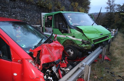 Bei einem Unfall mit vier Fahrzeugen sind am Sonntagnachmittag vier Menschen verletzt worden. Foto: 7aktuell.de/Lukas Felder