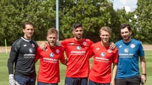 Die Mainzer Neuzugänge René Adler, Alexandru Maxim, Kenan Kodro, Viktor Fischer und Trainer Sandro Schwarz (v.li.) Foto: dpa
