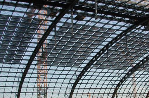 Berin kann auch Vorbild sein. Im Dach des dortigen Hauptbahnhofs sind 780 Module integriert. Foto: BLS Energieplan GmbH