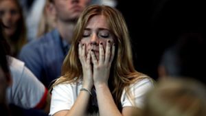 Das Bild dieser Frau auf einer demokratischen Wahlparty in New York fasst die negativen Reaktionen auf den Vorsprung von Donald Trump zusammen. Foto: GETTY IMAGES NORTH AMERICA