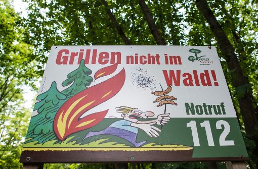 In Brandenburg warnen Schilder vor Waldbrandgefahr. Die ist mittlerweile auch im Kreis Esslingen hoch. Foto: dpa