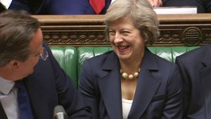 Die neue britische Premierministerin: Theresa May neben David Cameron. Foto: AFP