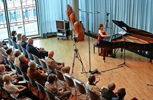 Die Pianistin Diana Brekalo hat auch Kompositionen von Schwinge präsentiert. Foto: factum/Bach