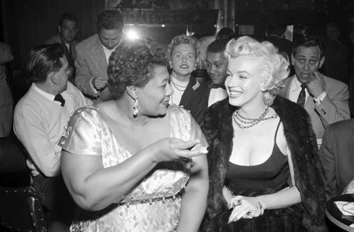 Marilyn Monroe hat sich dafür eingesetzt, dass Ella Fitzgerald (li.) in einem weißen Edelclub auftreten durfte. Foto: Bettmann Archive/Getty Images
