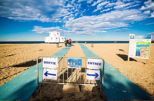 Strandurlaub ist möglich – wie hier in Argelès-sur-Mer südlich von Perpignan. Doch es gibt Einschränkungen, etwa getrennte Ein- und Ausgänge. Foto: imago/Hans Lucas