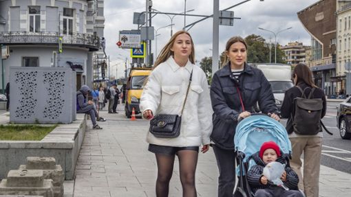 Junge Frauen in Moskau: Nach Auffassung von Konservativen sollen sie früh Kinder bekommen. Foto: /Russian Look//Konstantin Kokoshkin