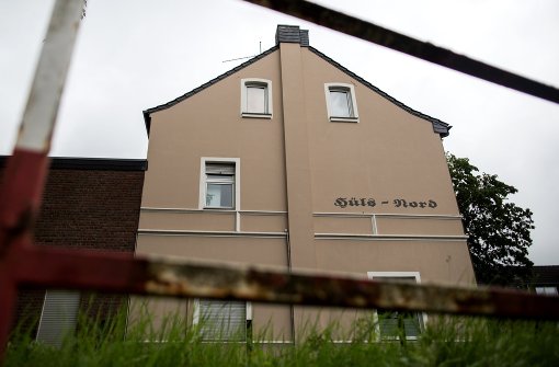 In diesem Haus in Krefeld-Hüls fand die schreckliche Tat am Montagmorgen (13. Juni) zwischen 4.30 und 4.45 Uhr statt. Foto: dpa