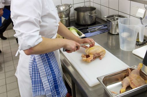 Gerade in Gastronomie und Hotellerie sind viele Ausbildungsplätze in Gefahr. Foto: dpa/Paul Zinken