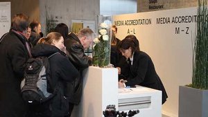 Im Mercedes-Museum wurden die neuen Silberpfeile vorgestellt. Foto: Achim Helbig