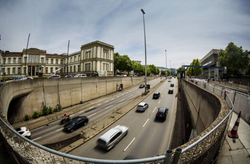 Stuttgarts Stadtautobahn B 14 soll in den nächsten Jahrzehnten zu einem attraktiven Stadtboulevard mit deutlich reduziertem Verkehrsfluss umgebaut werden. Foto: Lichtgut/Leif-Hendrik Piechowski