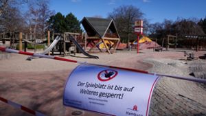 Mindestens für zwei Wochen gilt in Deutschland ein umfassendes Kontaktverbot. Foto: dpa/Christian Charisius