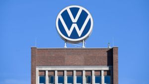 VW weitet die Altersteilzeit aus - die Personalkosten sollen sinken. Foto: Julian Stratenschulte/dpa