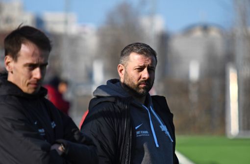 Noch sechs Spiele gemeinsam: SVF-Trainer Ioannis Tsapakidis (rechts) und sein Assistent Alexander Kustermann Foto: Maximilian Hamm