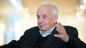 Ivan Ivanji, unter anderem Schriftsteller, Diplomat und Journalist aus Serbien, ist mit 95 Jahren gestorben. (Archivbild) Foto: dpa/Georg Hochmuth