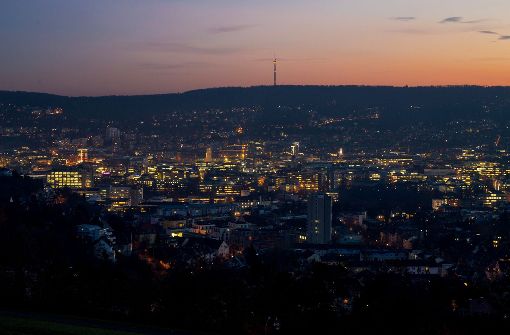 Traumhafter Blick auf Stuttgart zur blauen Stunde. Foto: dpa