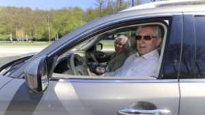 85 Jahre alt und noch immer sicher unterwegs: Dieter Weihrauch und seine Beifahrerin, Ehefrau Henny Foto: factum/Granville