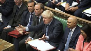 Boris Johnsonn (3. v.r.) im britischen Unterhaus, das bereits am Montag vertagt werden soll. Foto: dpa