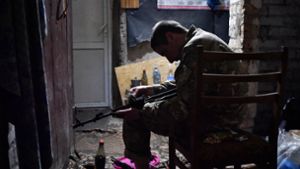 Die Ukraine wehrt seit mehr als zwei Jahren eine großangelegte russische Invasion ab - heute wird der 798. Kriegstag gezählt. Foto: Andriy Andriyenko/AP/dpa