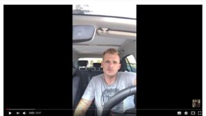 Chris Ares, ein rechter, nationalistischer Rapper mit kurzem Draht zur Identitären Bewegung, wie er sich auf Youtube präsentiert. Foto: Screentshot/ Youtube