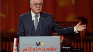 Bundespräsident Frank-Walter Steinmeier hielt eine Rede bei der Einheitsfeier. Foto: dpa/Soeren Stache