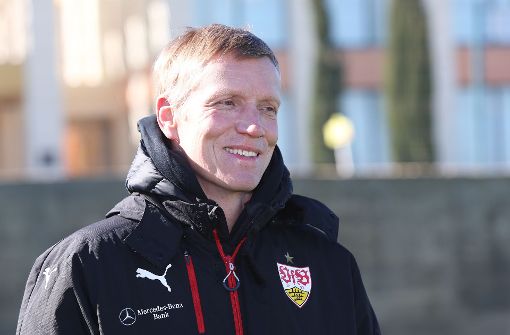 VfB-Manager Jan Schindelmeiser hat im Trainingslager in Portugal viel zu tun. Foto: Baumann