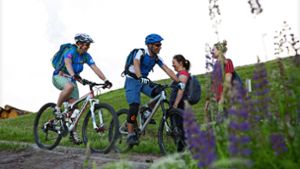 Mountainbiker und Wanderer teilen sich gemeinsam eine Route: In Baiersbronn ist das Realität, in Stuttgart wird daran noch gearbeitet. Foto: Baiersbronn Touristik/Ulrike Klumpp