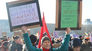 Demoteilnehmer  auf dem  Stuttgarter Schlossplatz am vergangenen Samstag Foto: 7aktuell.de/Andreas Werner