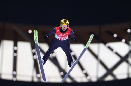 Katharina Althaus hat beim Skispringen am Samstag die Silbermedaille gewonnen. Foto: dpa/Daniel Karmann
