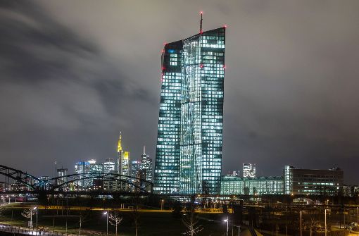 Der Anti-Krisen-Kurs der Europäischen Zentralbank wird vom Bundesverfassungsgericht in Frage gestellt. Foto: dpa