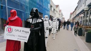 Darth Vader mit Gefolge in der Seestraße. Foto: Andreas Rosar /Andreas Rosar Fotoagentur