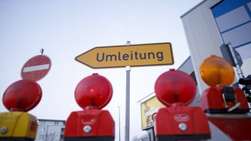 Während der Sperrungen wird der Verkehr über die Anschlussstelle Plochingen-Nord umgeleitet. (Symbolfoto) Foto: imago images/Christoph Hardt
