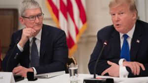 „Wie hat er mich gerade genannt?“ Apple-Chef Tim Cook schien recht verdutzt beim Versprecher von Donald Trump. Foto: AFP