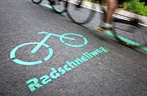 Künftig sollen die Radler vom Vaihinger Bahnhof zum Eiermanncampus auf dem Radschnellweg durchs Rosental fahren. Foto: dpa/Christoph Schmidt