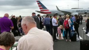 Wegen eines verdächtigen Gepäckstücks ist ein Teil des Flughafens in Manchester evakuiert worden. Foto: AP