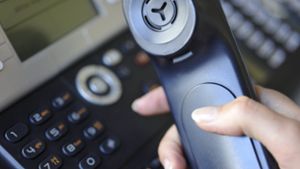 Die Polizei rät, nie auf Geldforderungen am Telefon einzugehen. Foto: dpa