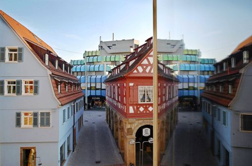 Das als „Farbschachtel“ geschmähte Marktdreieck, rechts das alte Rathaus Foto: Gottfried Stoppel/a