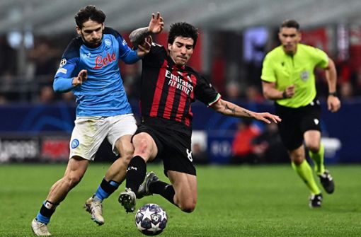 Sandro Tonali (schwarz-rotes-Trikot) ist  wichtig für den AC Mailand. Foto: AFP/GABRIEL BOUYS