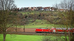 Für die   knapp 17 Hektar zwischen der Bahnlinie und dem Diegelsberger Hang soll der Flächennutzungsplan geändert werden, um dort Gewerbe anzusiedeln. Foto: Horst Rudel/Archiv