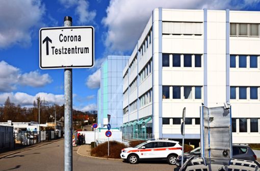 Schon betriebsbereit: das zweite Corona-Testzentrum auf dem Besucherparkplatz der Laborärzte Sindelfingen Foto:  