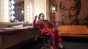 Er hat bereits den Golden Globe geholt, nun ist er auch der erste  heißer Anwärter auf den Oscar als bester Hauptdarsteller: Joaquin Phoenix in „Joker“ Foto: dpa/Niko Tavernise