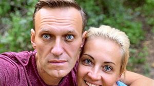 Alexej Nawalny mit seiner Ehefrau. Foto: dpa/Uncredited