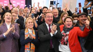 Jubel bei der SPD: In den Fraktionsräumen der Partei im niedersächsischen Landtag war die Freude groß über das Wahlergebnis. Foto: dpa/Bernd von Jutrczenka