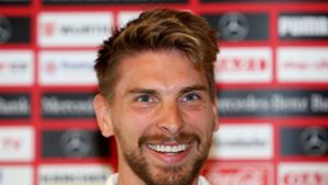 Ron-Robert Zieler nimmt seinen Einstand beim VfB mit Humor. Foto: Pressefoto Baumann
