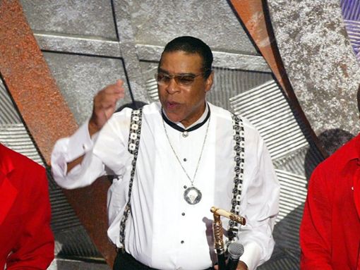 Rudolph Isley bei einem Auftritt mit seiner Band The Isley Brothers im Jahr 2004. Foto: Kevin Winter/Getty Images