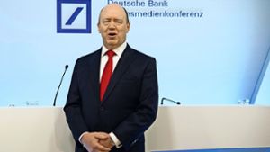 Erst einmal hat er aufgeräumt, nun baut er schon wieder um: der Deutsche-Bank-Chef John Cryan. Foto: dpa