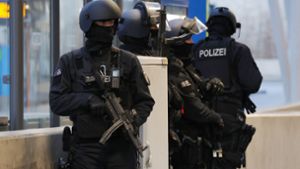 Am Samstag kam es in Wuppertal zu einem Großeinsatz der Polizei. Foto: dpa/Gianni Gattus