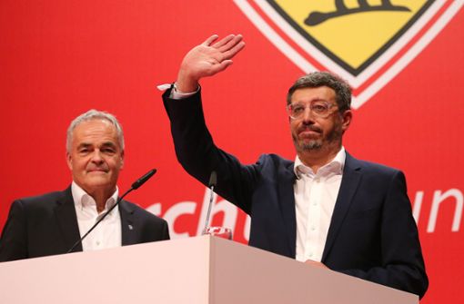 Claus Vogt (rechts) will auf der nächsten Mitgliederversammlung des VfB Stuttgart wieder zum Präsidenten gewählt werden. Doch dafür müsste er vom Vereinsbeirat um Wolf-Dietrich Erhard nominiert werden. Foto: Baumann