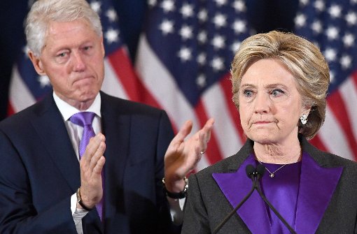 Die Clintons sind sichtlich schockiert vom Ausgang der US-Wahl. Foto: AFP
